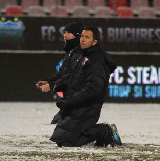 Imaginea neputintei la Steaua! Jucatorii si MM s-au pus in GENUNCHI in fata galeriei! Trimite-le un mesaj!_1