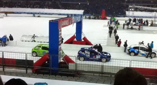 VIDEO Alain Prost a castigat cu Dacia Duster in fata a 55.000 de oameni pe Stade de France!