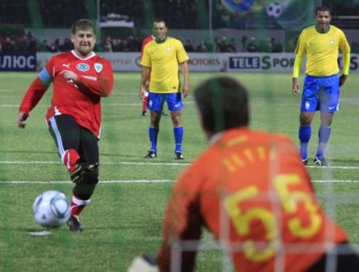 Au vrut un super amical la Groznai cu nationala Braziliei care a luat mondialul din 2002! Vezi cu ce jucatori s-au trezit pe teren