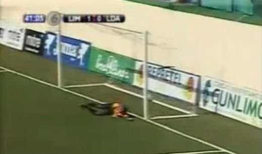 CEL mai valabil gol anulat vreodata: mingea a luat o traiectorie DUBIOASA si a lovit de doua ori bara! VIDEO!