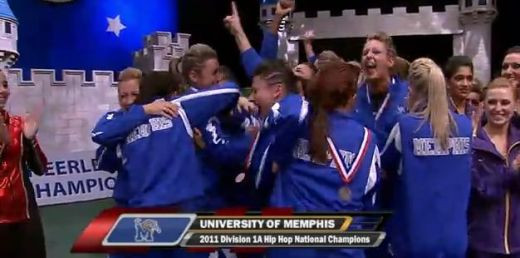 Crezi ca e POSEDATA? VEZI cea mai tare bucurie din istorie!