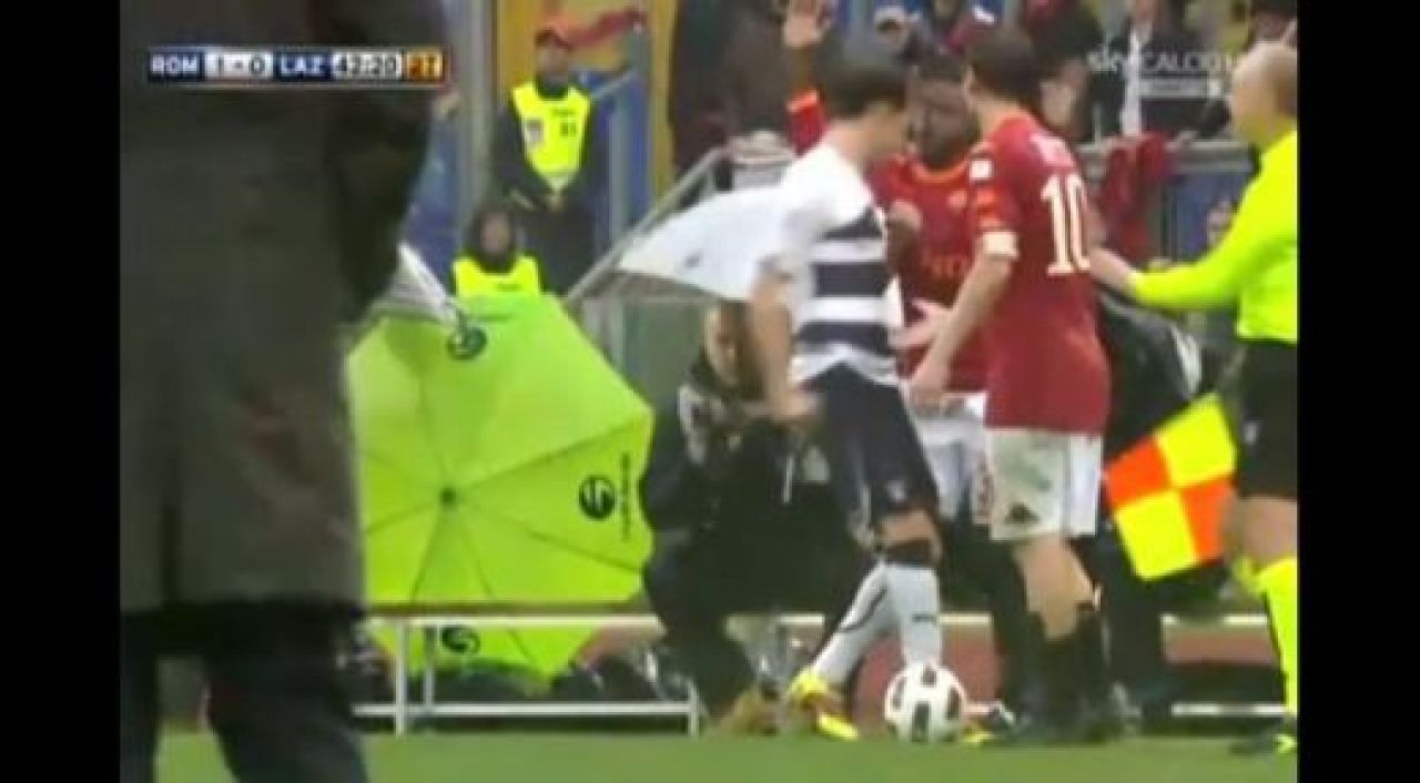 VIDEO / Totti a dat un gol MAGISTRAL cu Lazio! Vezi ELIMINAREA lui Stefan Radu si cum l-a consolat Totti:_1