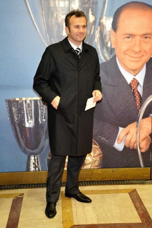 VIDEO Finala cu Steaua, cel mai TARE MOMENT al lui Berlusconi la Milan! Vezi super imagini de la petrecerea de 25 de ani!_2