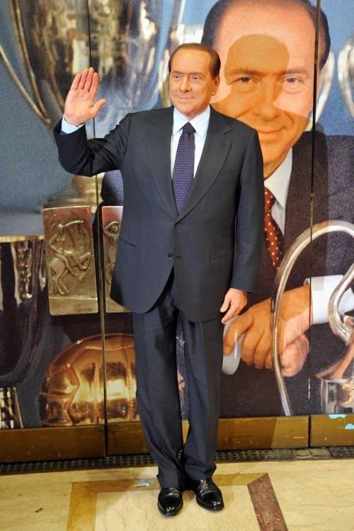 VIDEO Finala cu Steaua, cel mai TARE MOMENT al lui Berlusconi la Milan! Vezi super imagini de la petrecerea de 25 de ani!_11