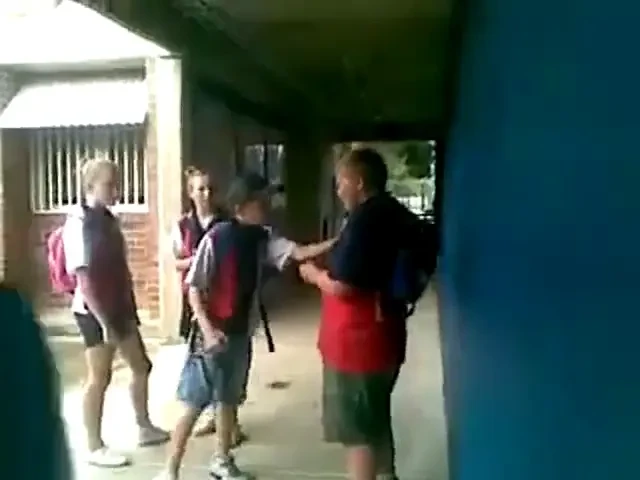 VIDEO: Cea mai TARE bataie la scoala! Vei deveni sigur fanul GRASANULUI :))