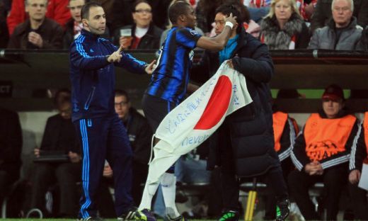 Gest emotionant! Eto'o le-a dedicat golul japonezilor! Vezi ce mesaj a scris pe steagul Japoniei!_5