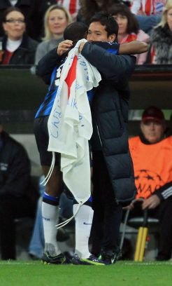 Gest emotionant! Eto'o le-a dedicat golul japonezilor! Vezi ce mesaj a scris pe steagul Japoniei!_6