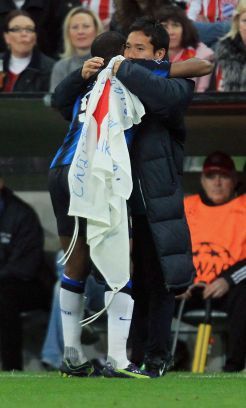 Gest emotionant! Eto'o le-a dedicat golul japonezilor! Vezi ce mesaj a scris pe steagul Japoniei!_6