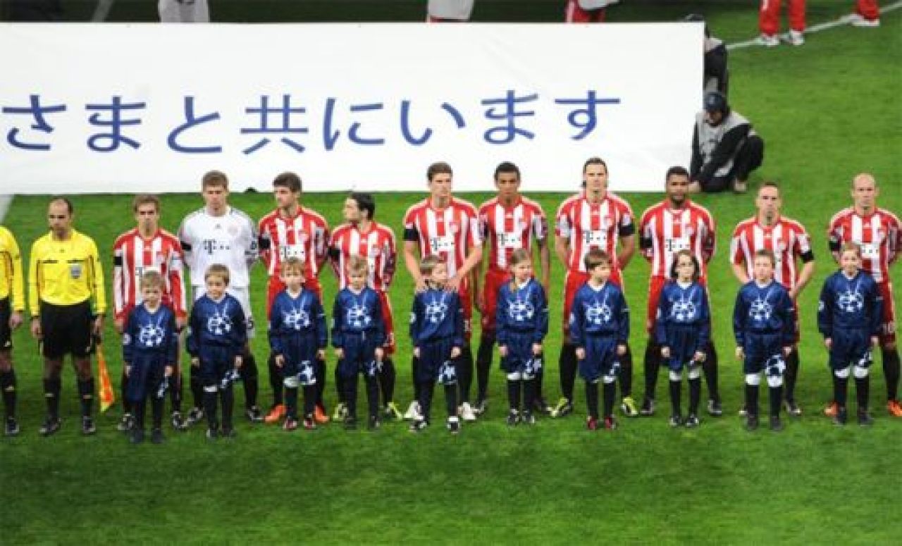 Gest emotionant! Eto'o le-a dedicat golul japonezilor! Vezi ce mesaj a scris pe steagul Japoniei!_10