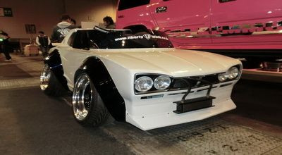 ...si nu e Photoshop! microNissan GT-R!