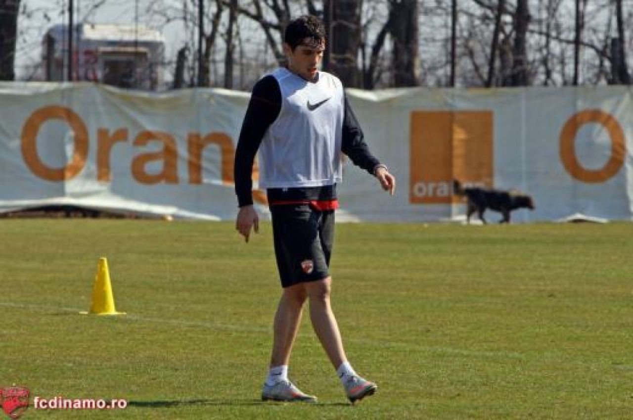 Gaman a jonglat in tricoul lui Dinamo! Super imagini de la primul sau antrenament:_4