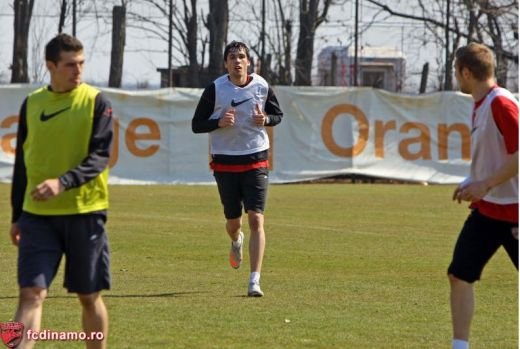 Gaman a jonglat in tricoul lui Dinamo! Super imagini de la primul sau antrenament:_5
