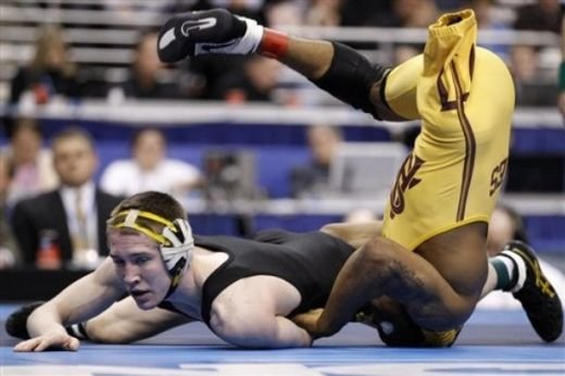 Impresionant! Luptatorul de 22 de ani, nascut fara picior a devenit campionul Americii!