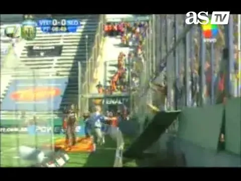 VIDEO / Un MORT si mai multi raniti la un meci in Argentina! Vezi ce au incercat sa faca suporterii: