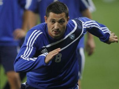 INCREDIBIL! Un cleric arab cere EXPULZAREA lui Radoi din Arabia Saudita pentru ca a PUPAT CRUCEA!!