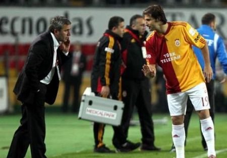 Hagi n-a avut NICIO SANSA la Galata! A fost SABOTAT de vedetele platite cu MILIOANE de euro!
