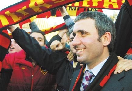 Fost oficial la Galata: "Nu ar fi CORECT ca Hagi sa fie demis!"