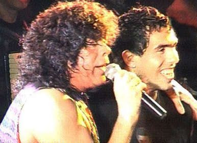 VIDEO! Tevez a facut SHOW la un concert! A urcat pe scena, a luat microfonul si a inceput sa cante!