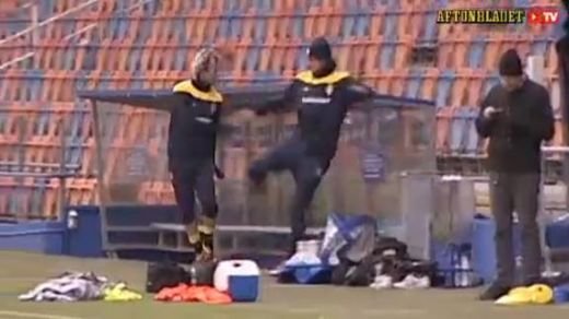 VIDEO / Ibrahimovic inca o lovitura de Taekwando asupra unui coleg! Vezi cine a patit-o: