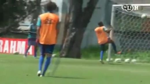 VIDEO / Inca una de la Ronaldinho! A inscris un NO LOOK GOLAZO