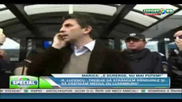 CULMEA: nationala a fost ASALTATA de fani pentru autografe la Bacau! Tamas s-a accidentat, vezi cine a fost chemat in locul lui: