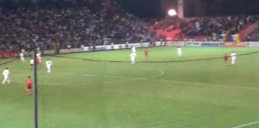 VIDEO! De aici a inceput MACELUL in tribune la Bosnia - Romania! Cum au aruncat fanii Romaniei cu torte in mijlocul bosniacilor