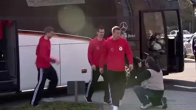 Schweinsteiger, Podolski si Muller ii fac concurenta lui Vettel! VEZI cum au condus noul Mercedes: