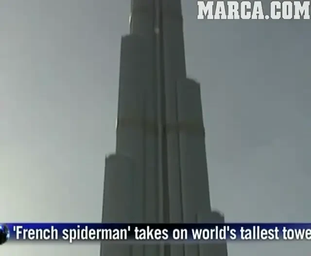 Spiderman a escaladat cea mai inalta cladire din lume: i-a luat 4 ore sa ajunga in varful Burj Dubai!