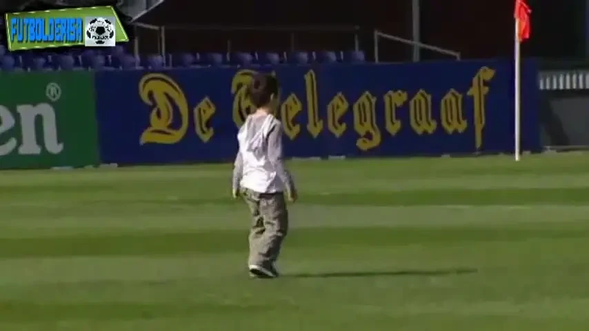 VIDEO Pustiul lui Van Persie si-a lasat tatal MASCA cu un golazo!