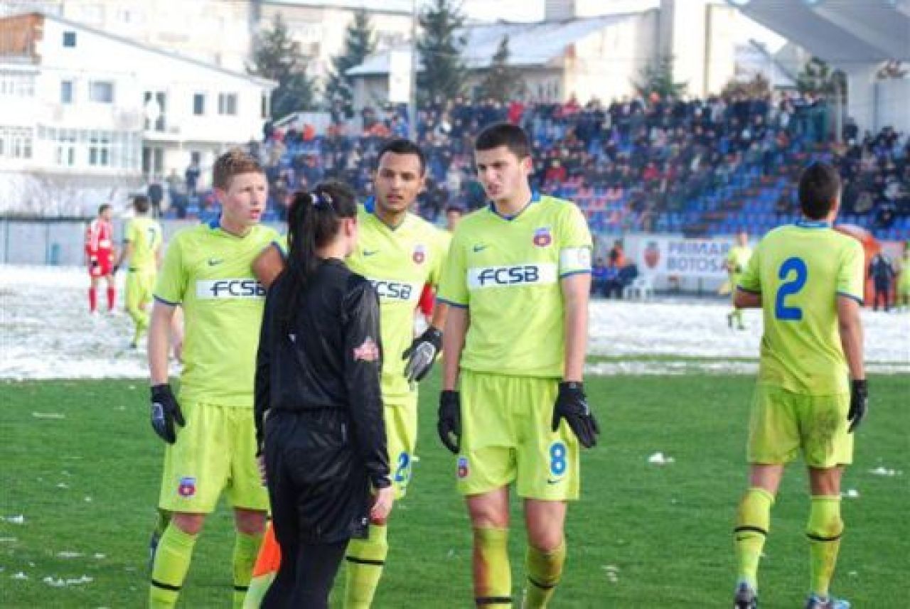 El este stelistul cu CEL MAI FRUMOS gol din 2011 - Va da probe la Barcelona!_12