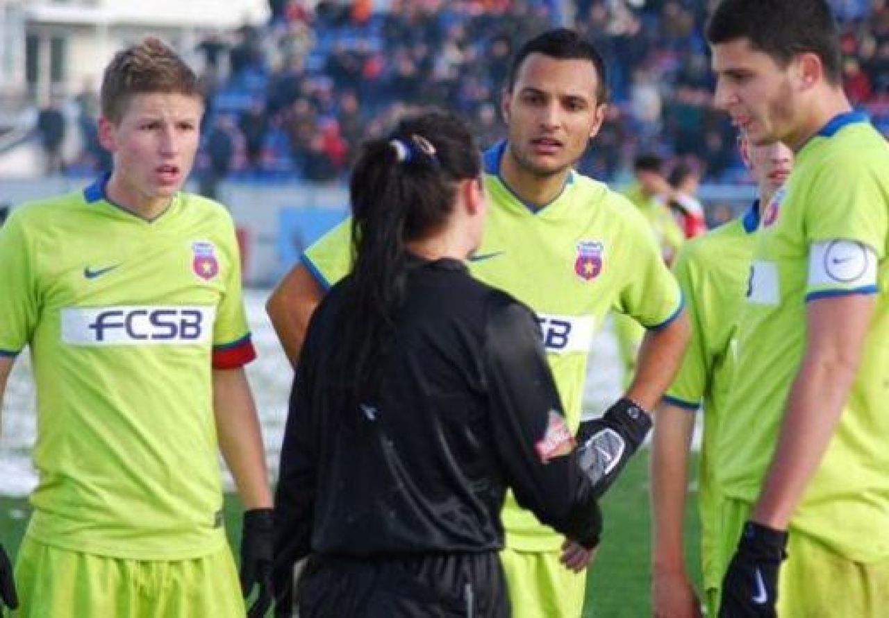 El este stelistul cu CEL MAI FRUMOS gol din 2011 - Va da probe la Barcelona!_13