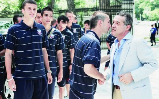 Becali: Szekely se crede il capo di tutti capi! Il dau GRATIS. Sa-l ia Marian Iancu