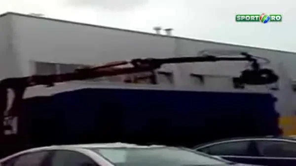 VIDEO INCREDIBIL! Cum sunt tratate masinile parcate ilegal in RUSIA! Sunt facute PRAF!