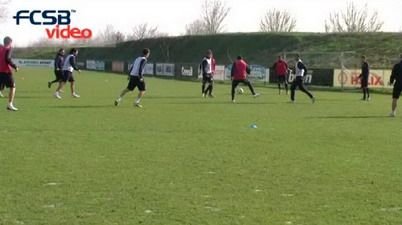 VIDEO Cartu pregateste TIKI TAKA la Steaua! Vezi cum invata stelistii sa paseze!
