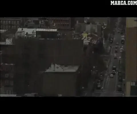 SUPER VIDEO / Irina Shayk este sexy si... IMBRACATA! Vezi imagini din ultimul ei clip