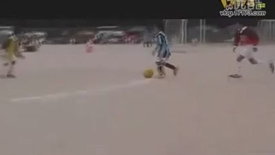 VIDEO SENZATIE! Un pusti de 9 ani din Japonia a UIMIT planeta cu driblingurile sale! Da gol din braziliana peste portar