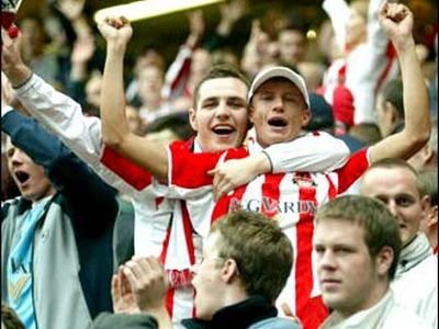 SEX pe stadion! Doi barbati au fost prinsi in mijlocul actiunii la un meci din Premier League!