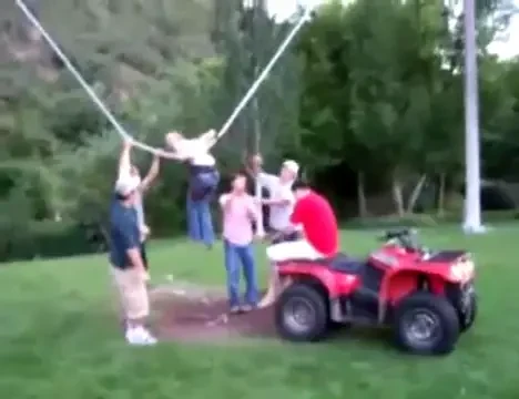 VIDEO! Sportul care te termina de frica! Asa arata PRASTIA umana! Ai tupeu sa te bagi?