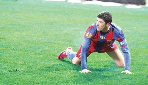 Sa-l compari pe Tanase cu Zicu e ca si cum l-ai pune pe Messi in aceeasi categorie cu unu de la Sahtior Aroganta SUPREMA inainte de Poli - Steaua: