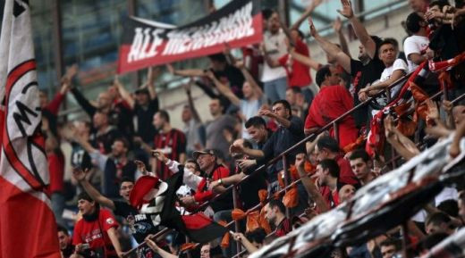 FOTO: Fanii lui Milan l-au 'muscat' pe Leonardo! Chivu, cel mai criticat jucator dupa Milan 3-0 Inter:_3