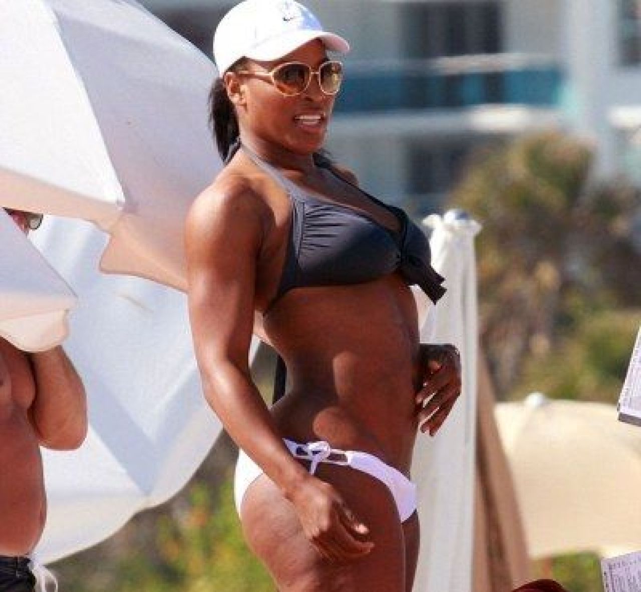 FOTO / Provocarea zilei: Ce super campioana din TENIS e in imagine?_1
