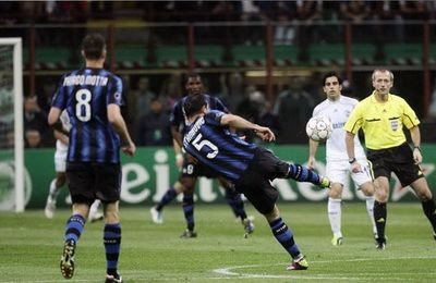 Gol FENOMENAL de la 50m distanta dat in secunda 27! Vezi MAGIA lui Stankovic