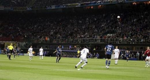Gol FENOMENAL de la 50m distanta dat in secunda 27! Vezi MAGIA lui Stankovic_3