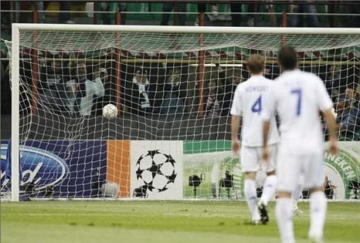 Gol FENOMENAL de la 50m distanta dat in secunda 27! Vezi MAGIA lui Stankovic_4