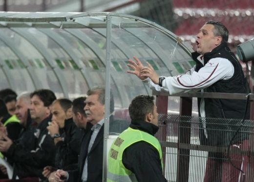 FOTO / Dovada ca PATRONII se implica la echipa! Paszkany si Walter, pe banca! Dinu Gheorghe i-a luat locul lui Sumudica!_4
