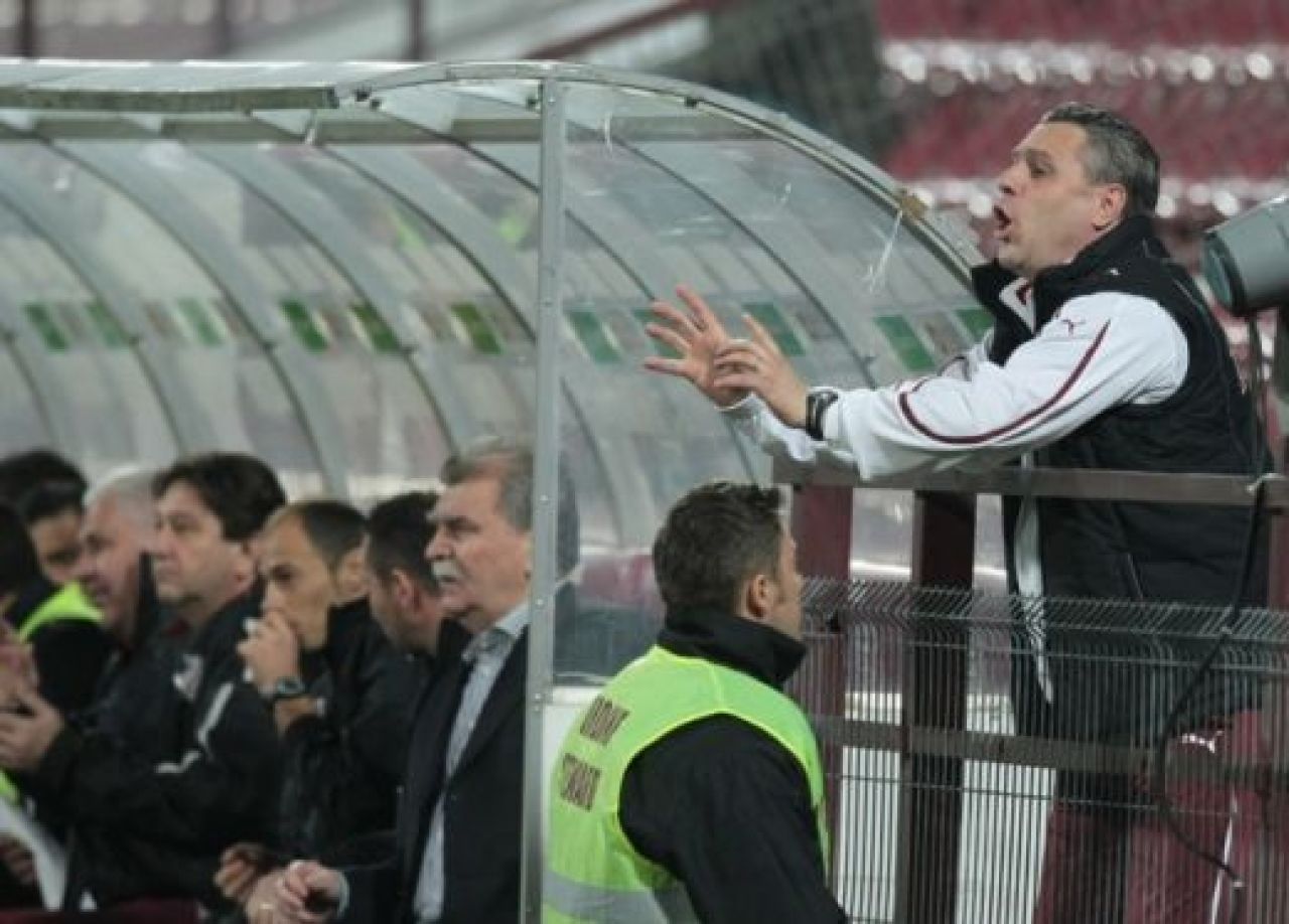 FOTO / Dovada ca PATRONII se implica la echipa! Paszkany si Walter, pe banca! Dinu Gheorghe i-a luat locul lui Sumudica!_4