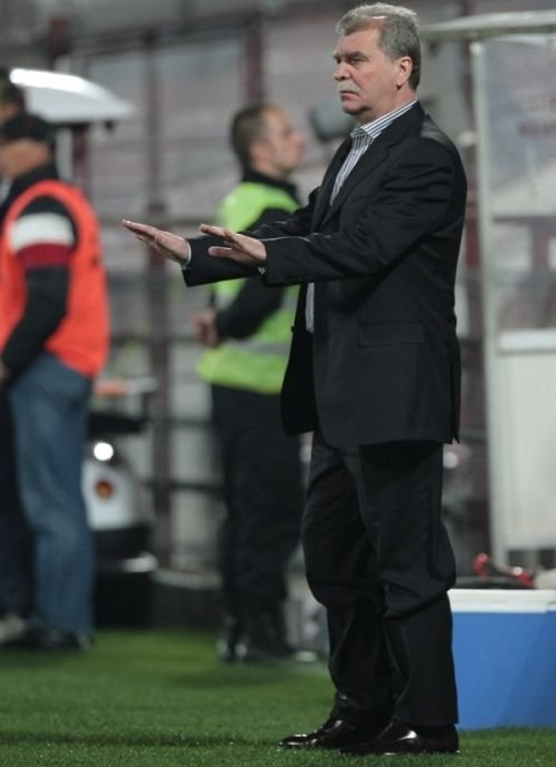FOTO / Dovada ca PATRONII se implica la echipa! Paszkany si Walter, pe banca! Dinu Gheorghe i-a luat locul lui Sumudica!_6