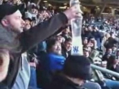 Cea mai mare BATAIE DE JOC! Ce a patit un suporter care a adormit in tribune! VIDEO