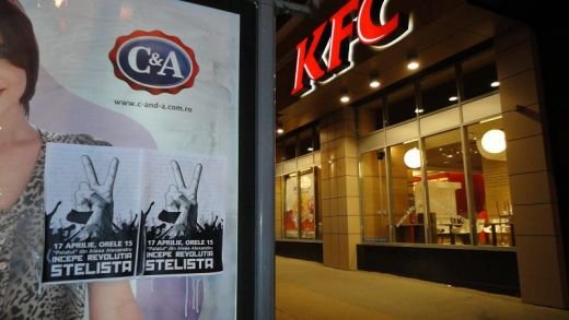Protest fara precedent! Fanii Stelei au umplut Bucurestiul cu postere anti-Becali! FOTO:_2