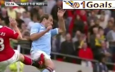 Un gest care poate pata cariera lui Paul Scholes: faultul HORROR din ultimul sau derby! Zabaleta a fost facut KO!